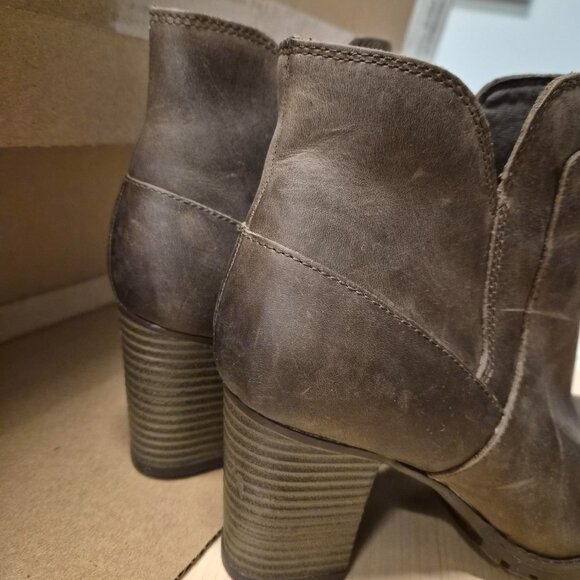 Clarks Verona Step Fashion Ankle Boots - Picture 6 of 7